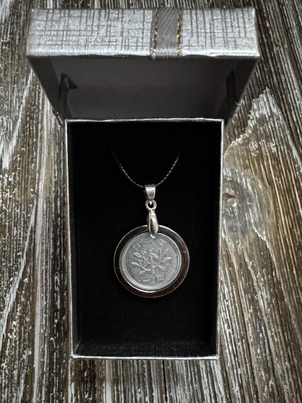 Handcrafted Vintage 1991 Japanese 1 Yen Coin Pendant